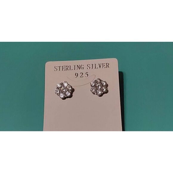 Sparkling 2 Carat Sim Diamond Cluster Stud Earrings~.925 Sterling Silver - Picture 1 of 1